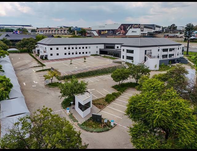 2,200M² OFFICE TO LET IN VORNA VALLEY